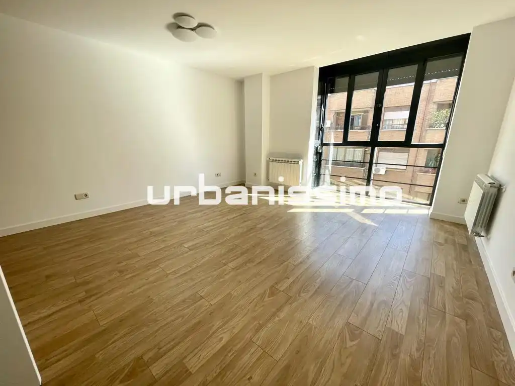 Flat for rent in Calle de Granada, Pacífico