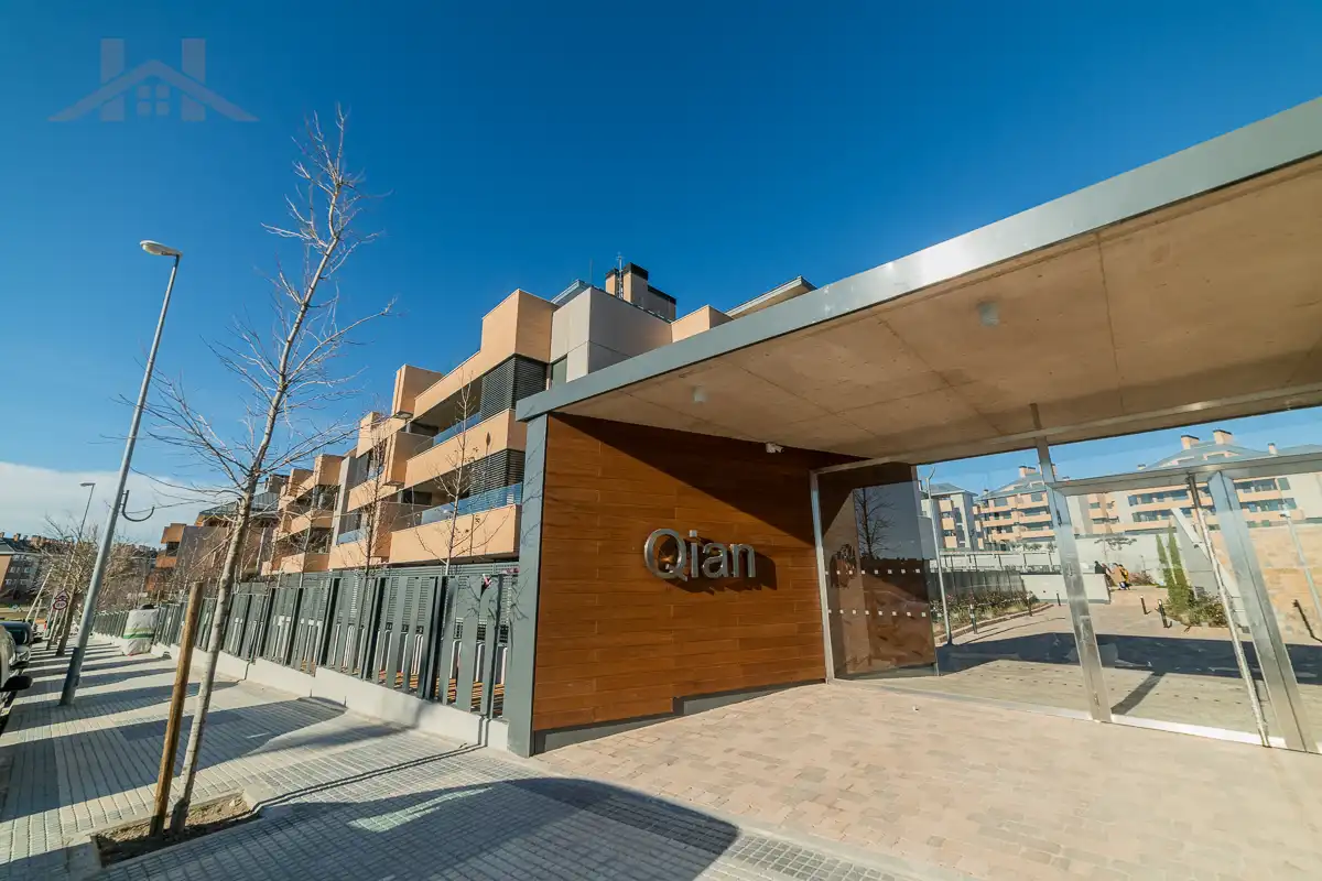 Vista exterior de Dúplex en venta en Majadahonda con Aire acondicionado, Calefacción y Jardín privado