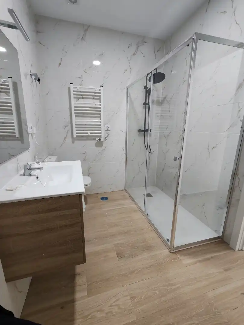 Baño de Piso en venta en Fuenlabrada con Aire acondicionado, Calefacción y Alarma
