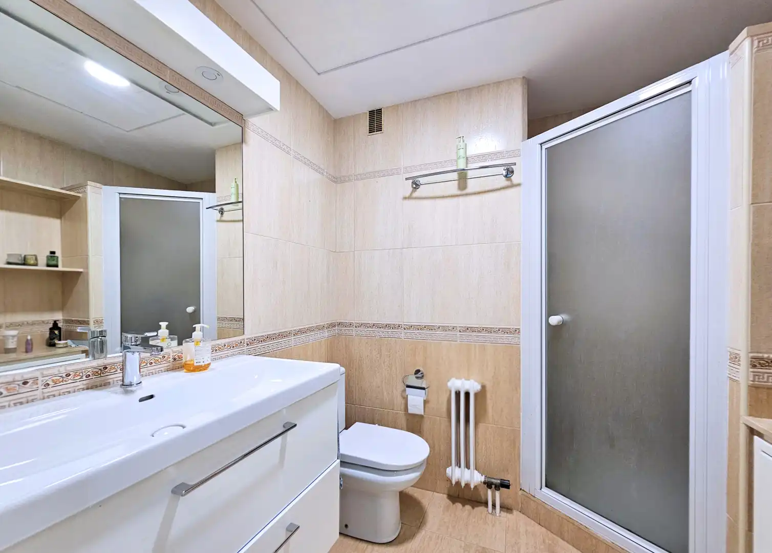 Bathroom of Flat for sale in Cartagena  with Parquet flooring