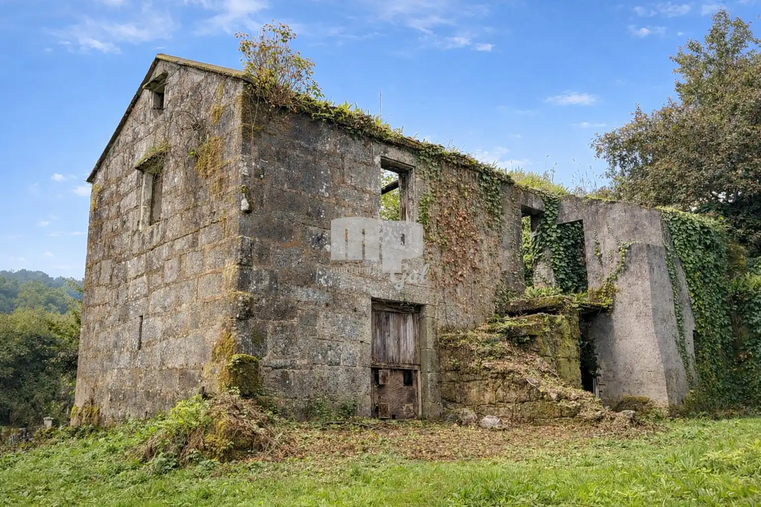 Vista exterior de Finca rústica en venda en Redondela amb Jardí privat