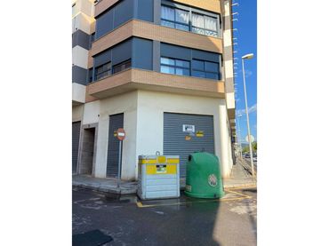 Locale commerciale in vendita a CV-20