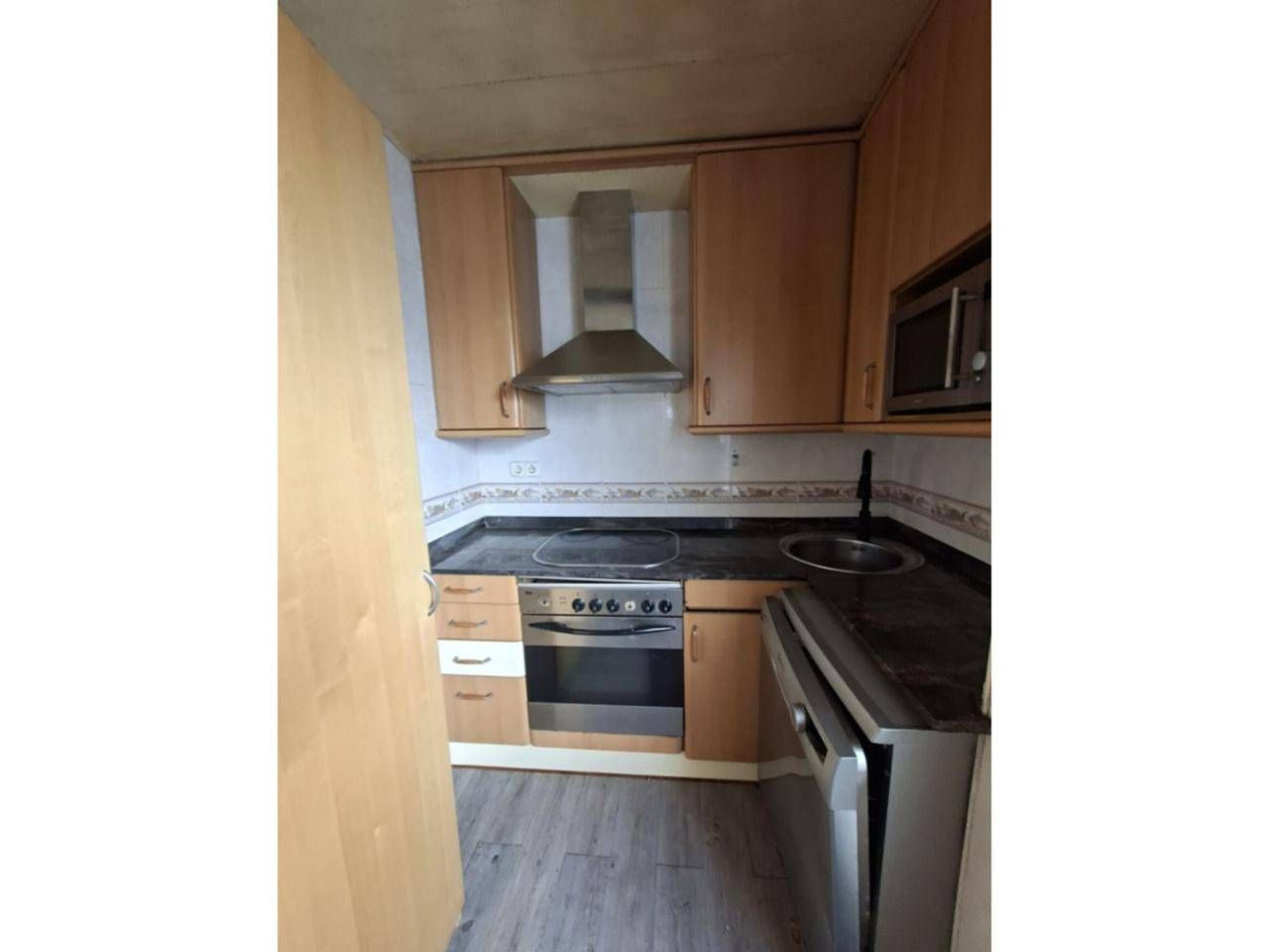 Cuina de Pis en venda en Ripollet amb Calefacció, Parquet i Balcó