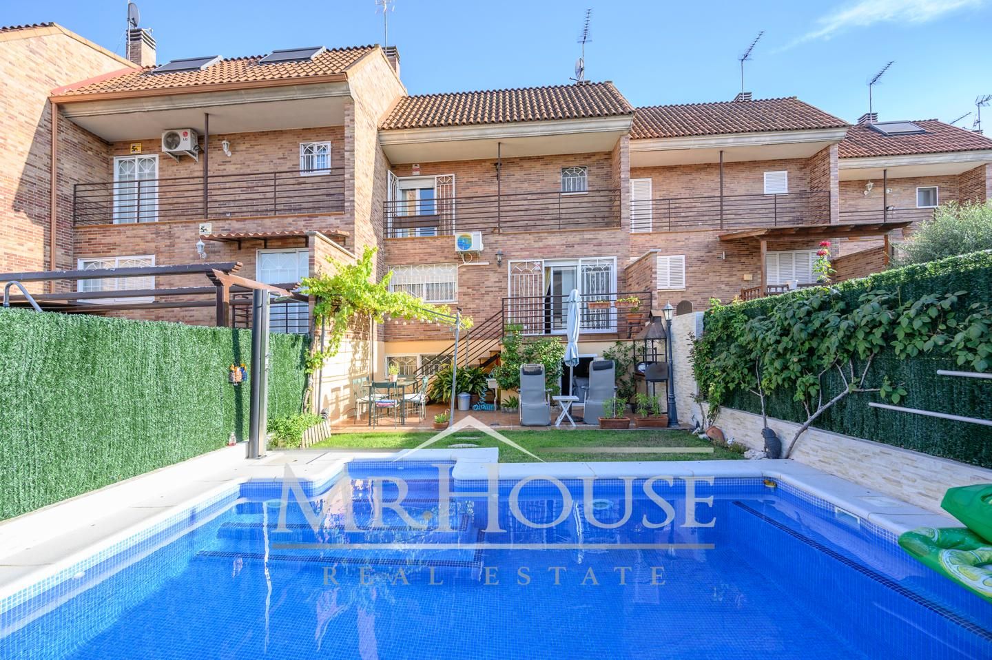 Piscina de Casa o xalet en venda en Parla amb Aire condicionat, Calefacció i Jardí privat