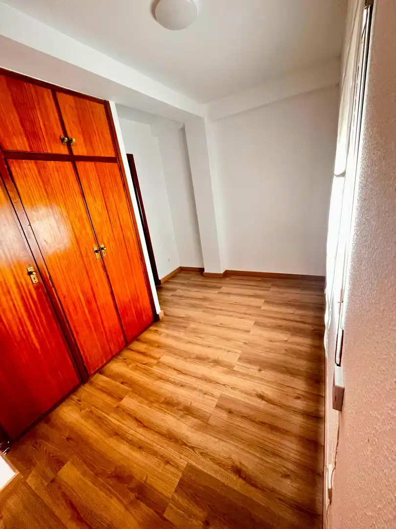Schlafzimmer von Wohnung zur Miete in Alicante / Alacant mit Parkett