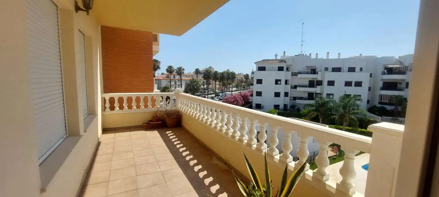 Vista exterior de Apartament en venda en Torrox amb Terrassa i Piscina
