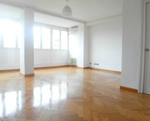 Sala d'estar de Pis de lloguer en  Madrid Capital amb Aire condicionat, Calefacció i Jardí privat