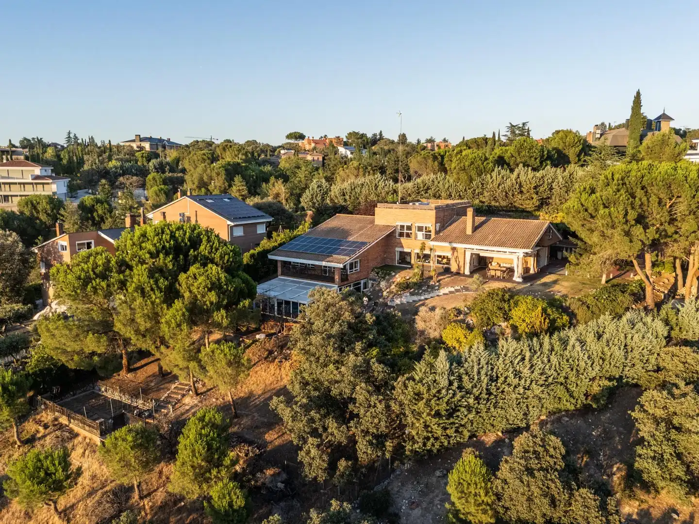 Vista exterior de Casa o xalet en venda en Las Rozas de Madrid amb Aire condicionat, Calefacció i Jardí privat