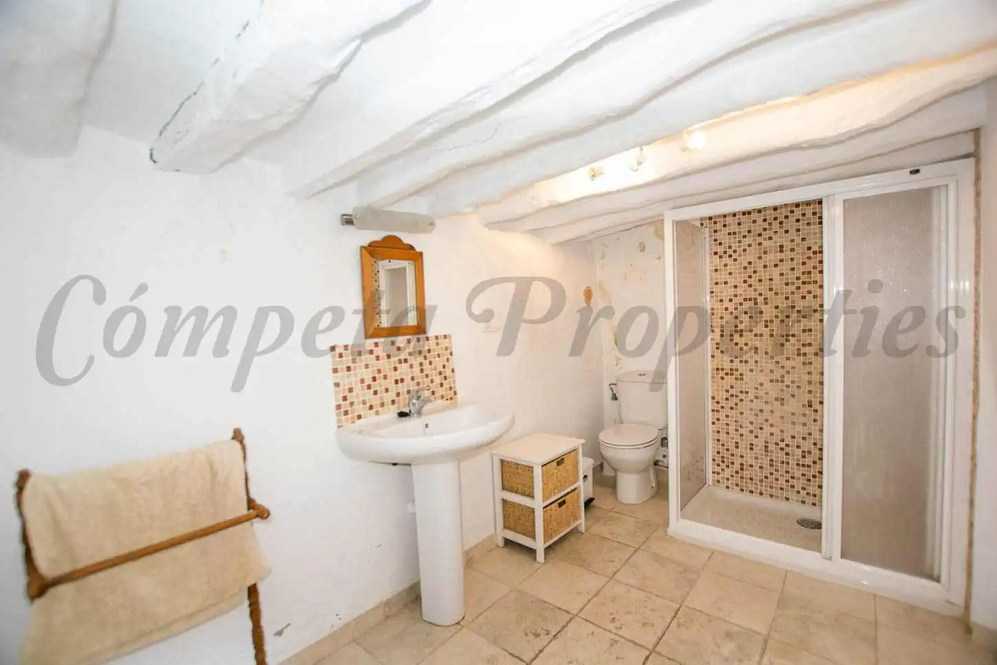 Badezimmer von Einfamilien-Reihenhaus zum Verkauf in Cómpeta mit Terrasse und Möbliert