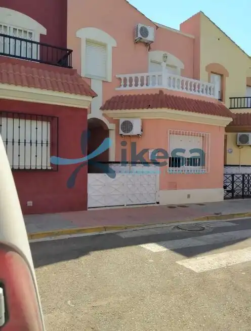 Vista exterior de Dúplex en venta en Almería