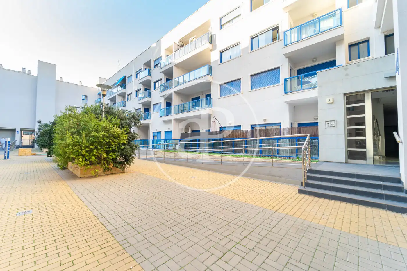 Vista exterior de Pis en venda en Alicante / Alacant amb Aire condicionat, Calefacció i Jardí privat