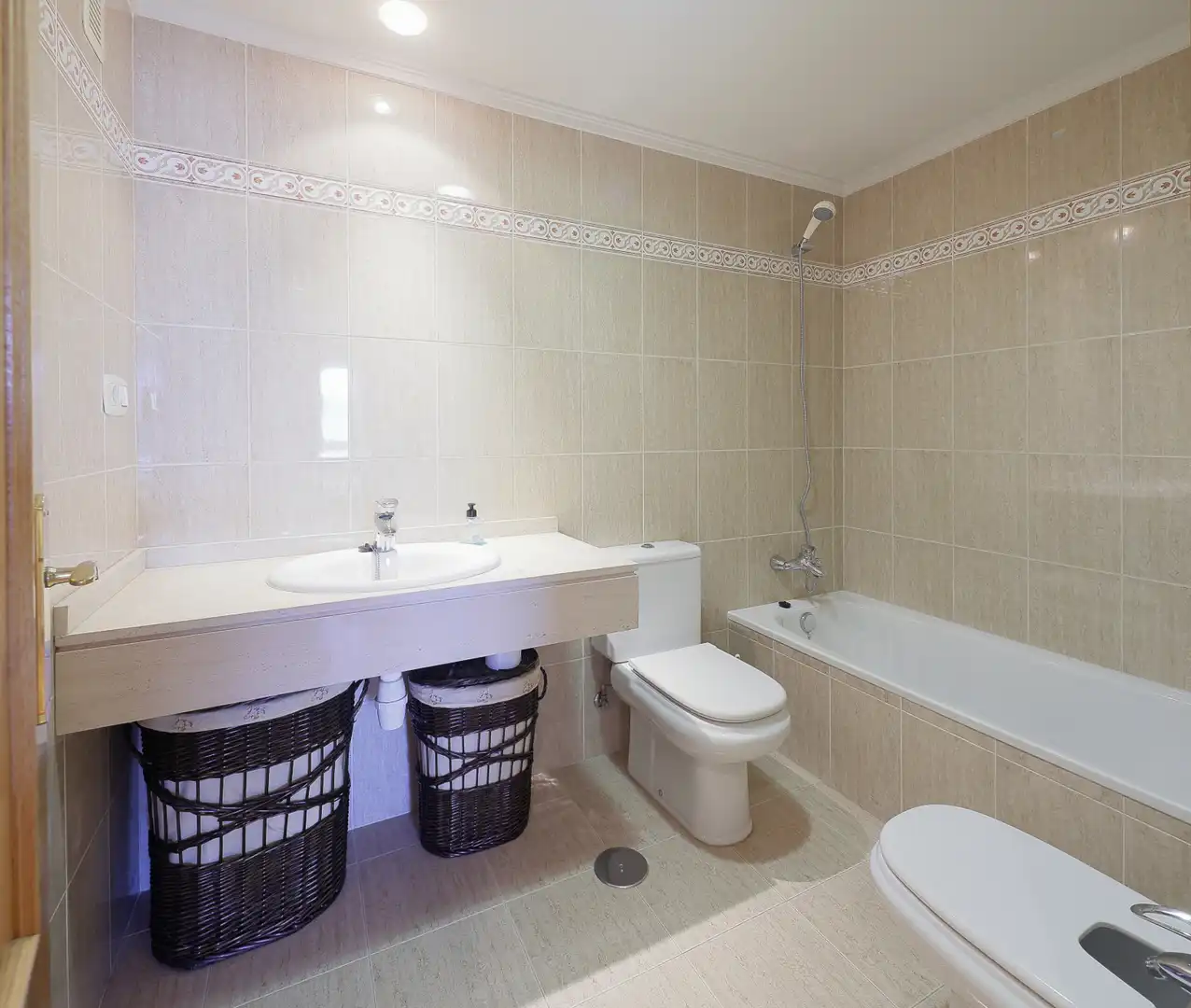 Baño de Piso en venta en Gijón  con Calefacción, Parquet y Trastero