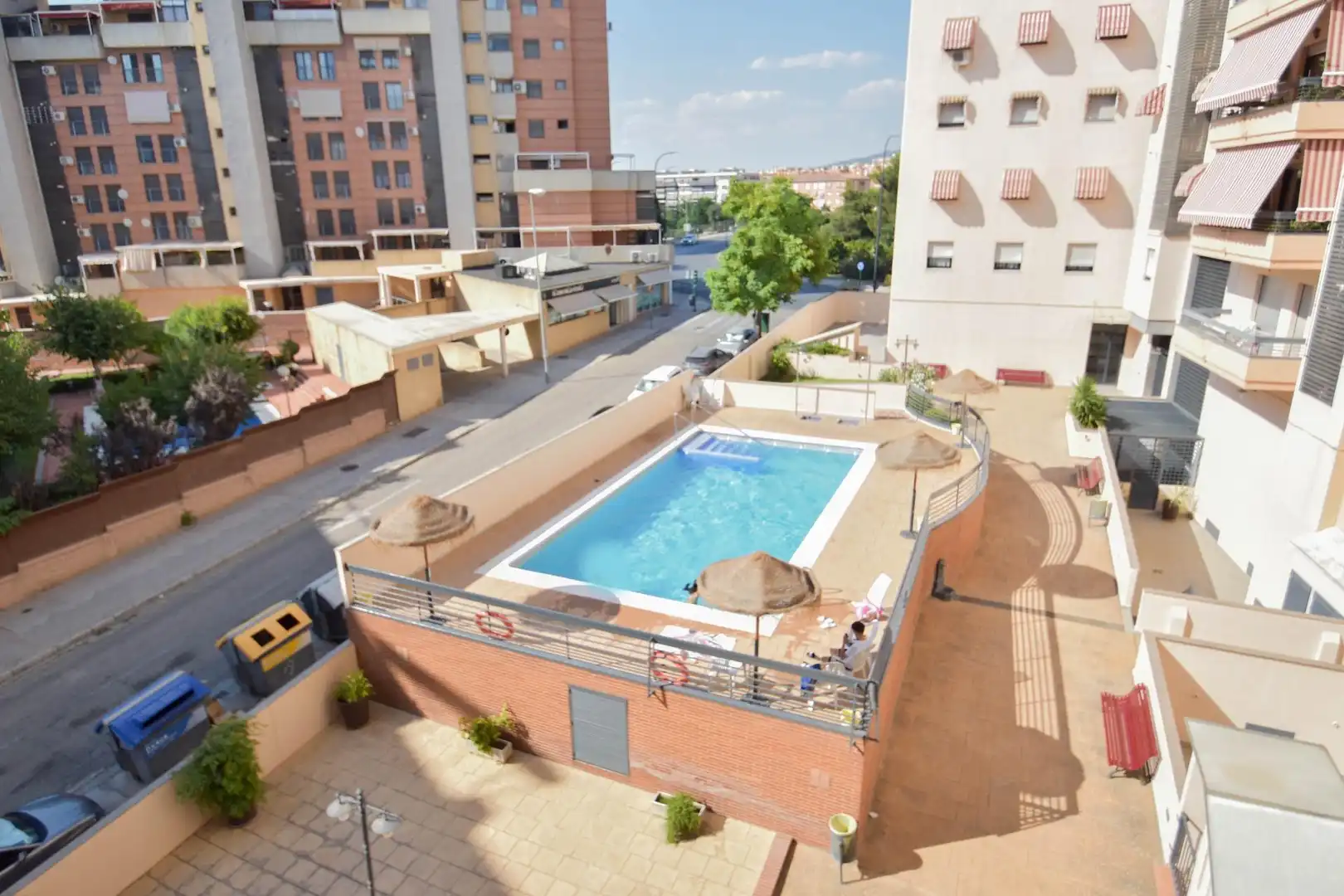 Piscina de Piso en venta en Granada con Aire acondicionado, Calefacción y Terraza
