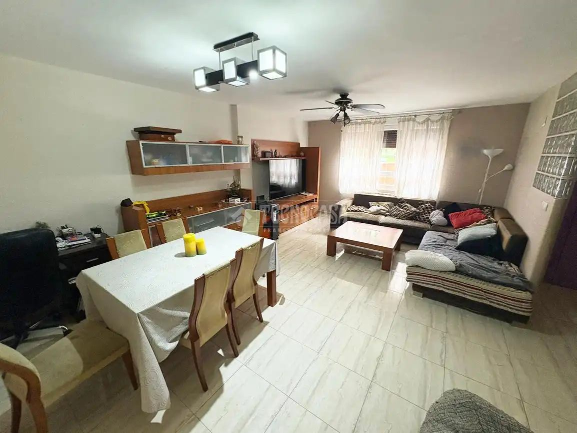 Sala de estar de Casa adosada en venta en Zaragoza con Aire acondicionado, Calefacción y Terraza