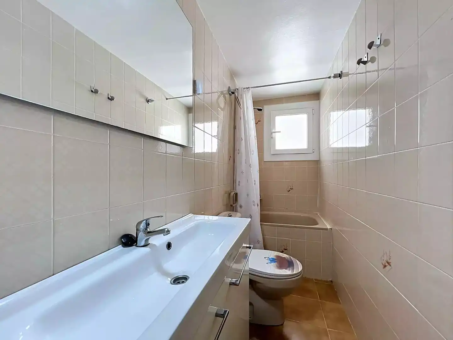 Baño de Apartamento en venta en Roses con Aire acondicionado, Calefacción y Terraza