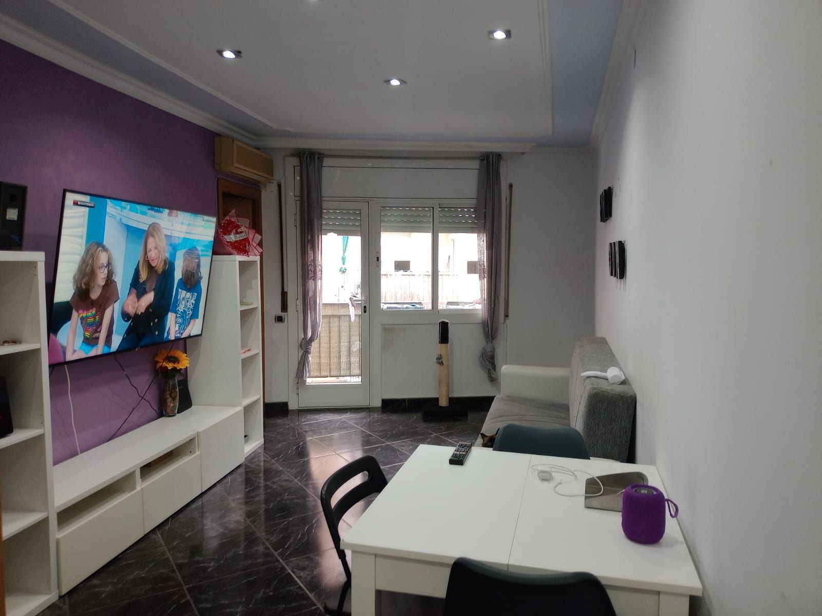 Living room of Flat for sale in Badalona  with Air Conditioner, Heating and Balcony