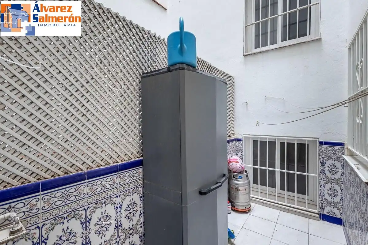 Vista exterior de Piso en venta en Granada con Calefacción y Trastero