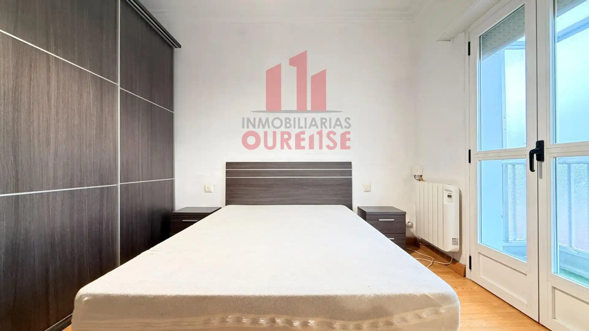Dormitori de Pis de lloguer en Ourense Capital  amb Calefacció i Moblat