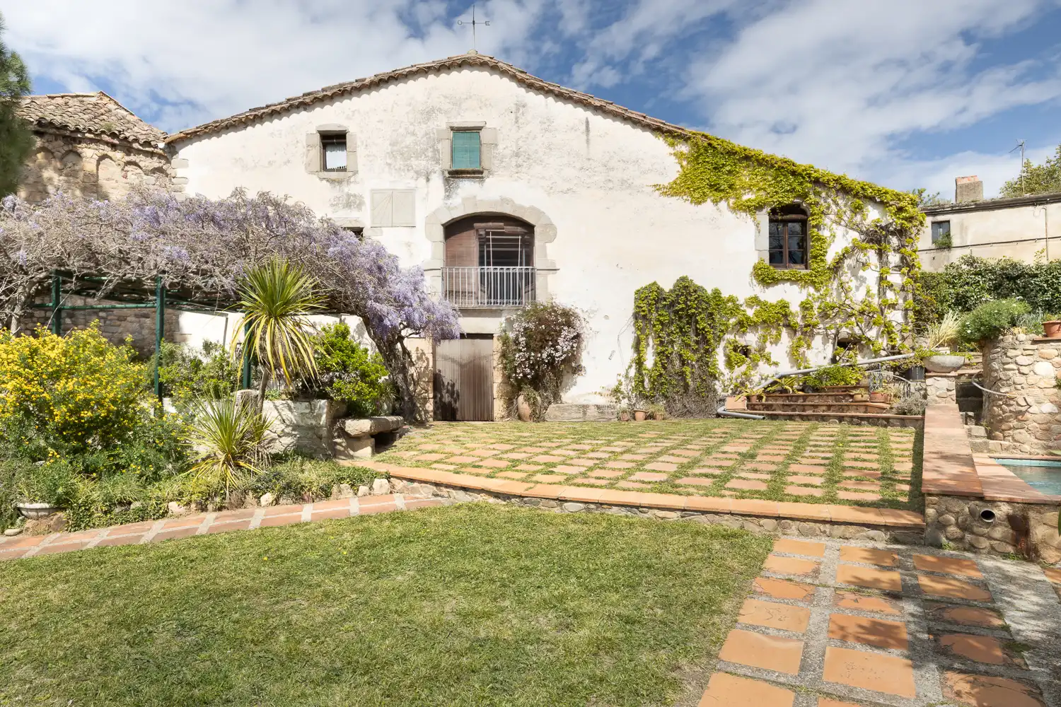 Vista exterior de Finca rústica en venda en Massanes amb Aire condicionat, Calefacció i Jardí privat