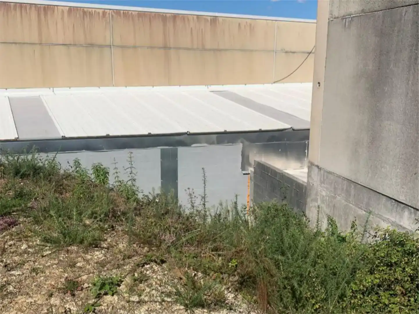 Außenansicht von Fabrik Grundstücke zum Verkauf in Ordes