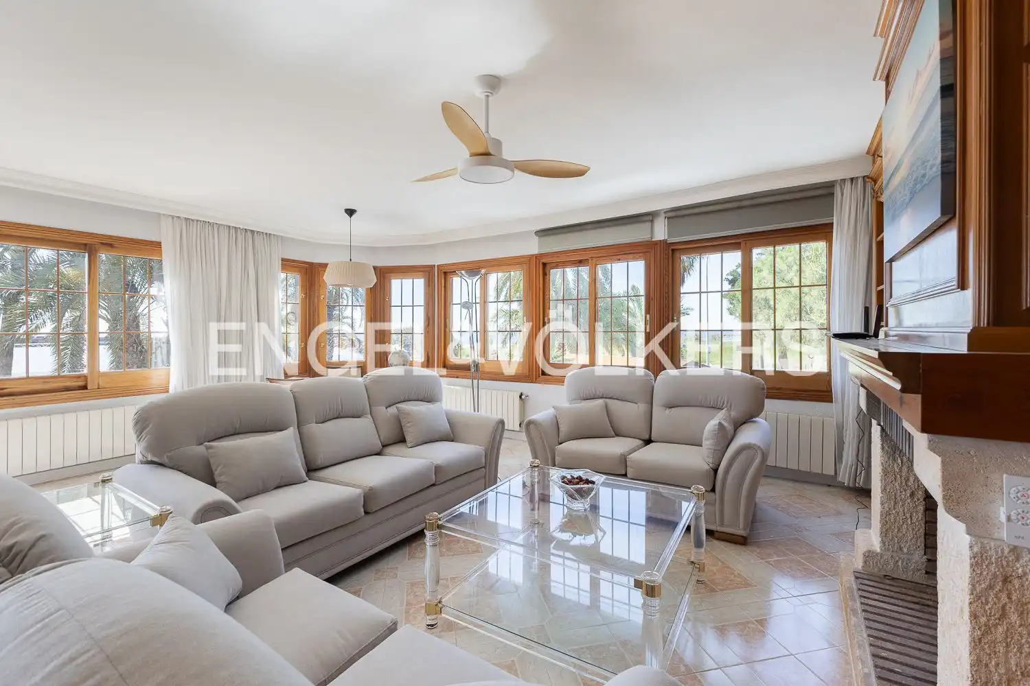 Sala de estar de Casa o chalet de alquiler en La Pobla de Farnals con Aire acondicionado, Calefacción y Jardín privado