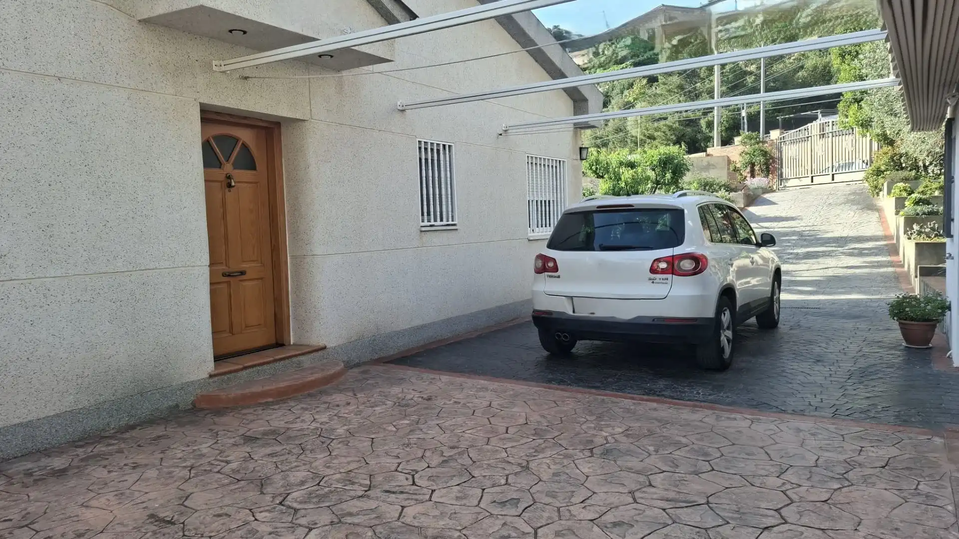 Aparcament de Casa o xalet en venda en Vallirana amb Aire condicionat, Calefacció i Terrassa