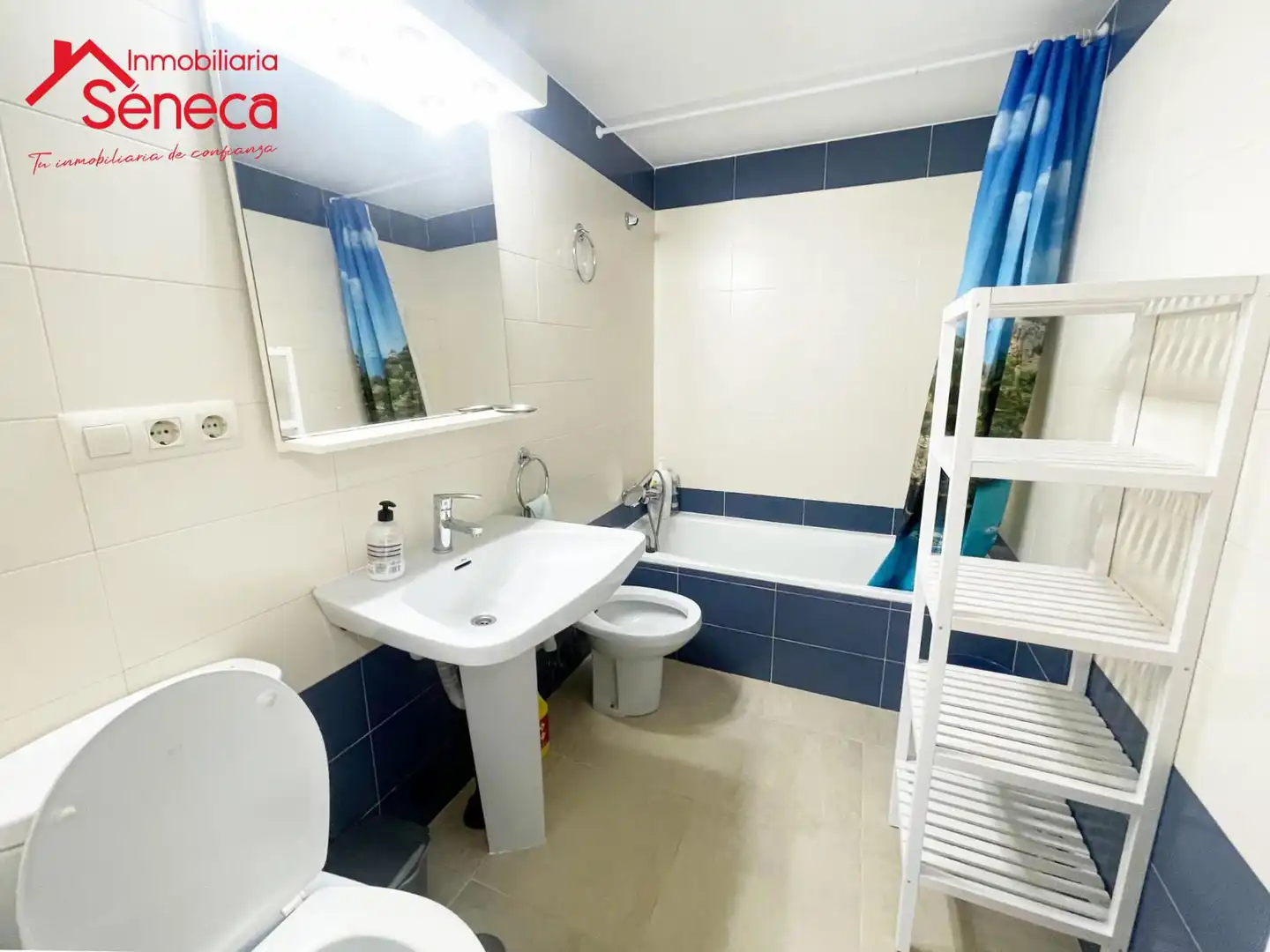 Baño de Piso de alquiler en Córdoba con Aire acondicionado, Terraza y Amueblado