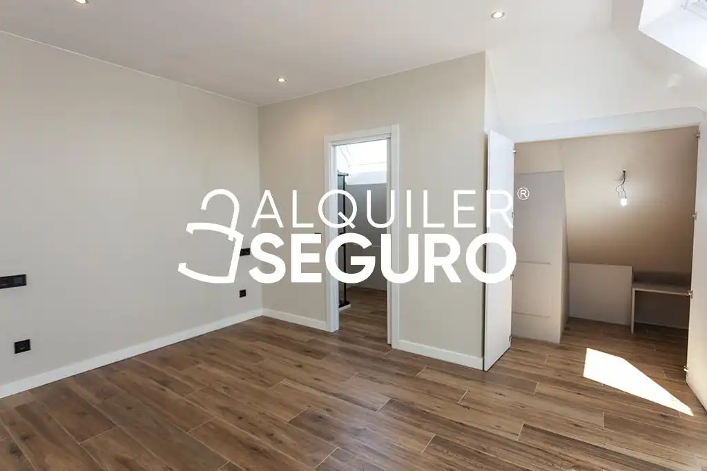 Habitación de Ático de alquiler en Madrid con Aire acondicionado, Calefacción y Trastero