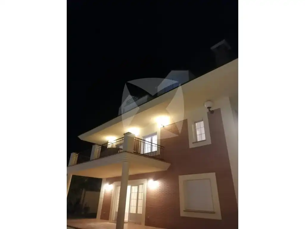 Vista exterior de Casa o xalet en venda en Badajoz amb Aire condicionat, Calefacció i Jardí privat