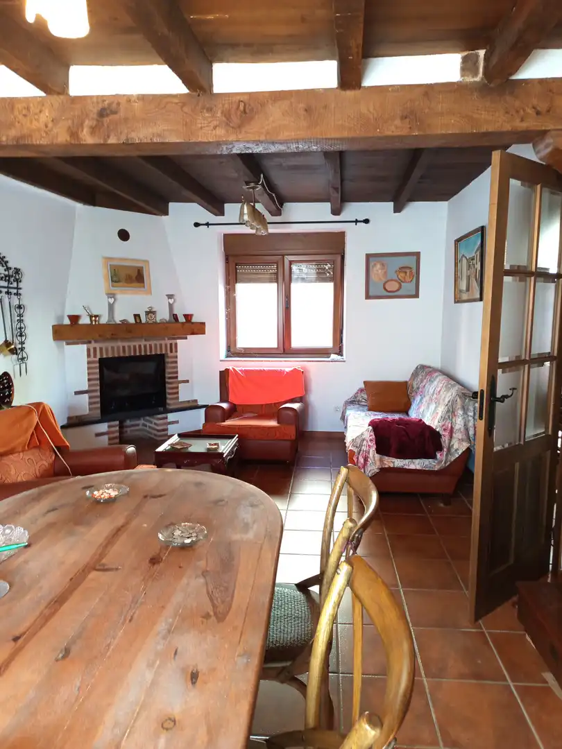 Sala d'estar de Casa o xalet en venda en Dehesa de Romanos  amb Calefacció, Parquet i Traster