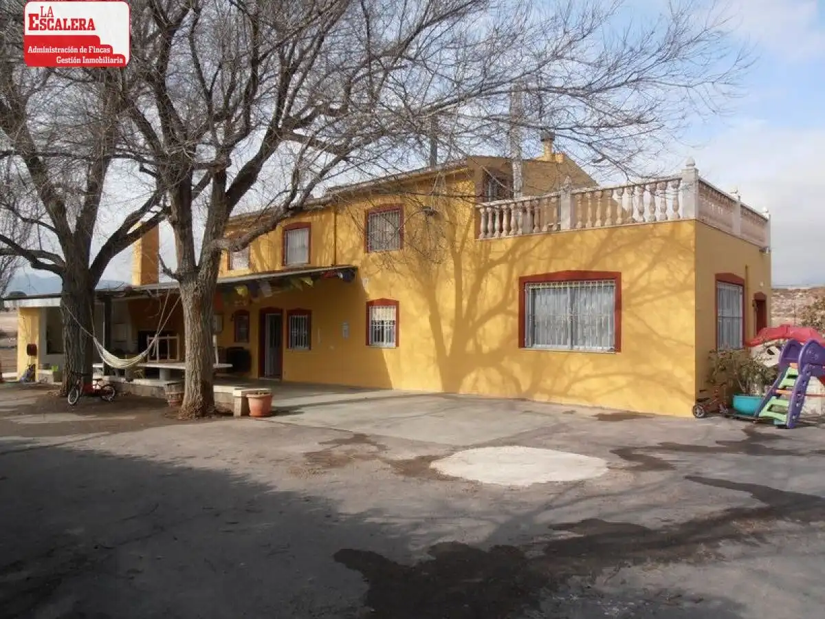 Xalet amb jardí en venda a Castalla