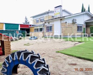 Vista exterior de Casa o xalet en venda en Majadahonda amb Aire condicionat, Calefacció i Jardí privat