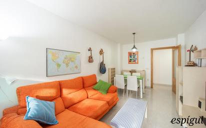 Living room of Flat for sale in Girona Capital  with Air Conditioner, Heating and Terrace