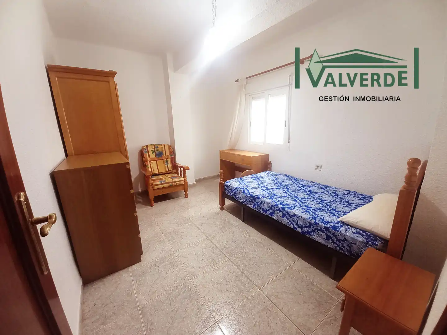 Schlafzimmer von Wohnung zur Miete in Granada mit Möbliert, Waschmaschine und Mikrowelle