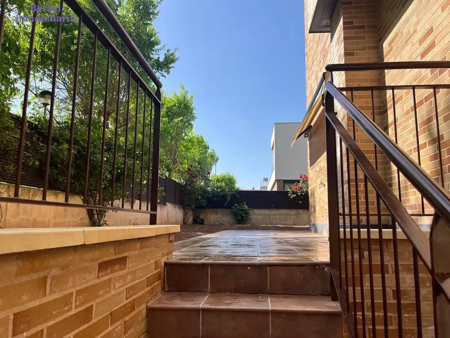 Terrasse von Erdgeschoss zum Verkauf in Lardero mit Heizung, Privatgarten und Gemeinschaftspool