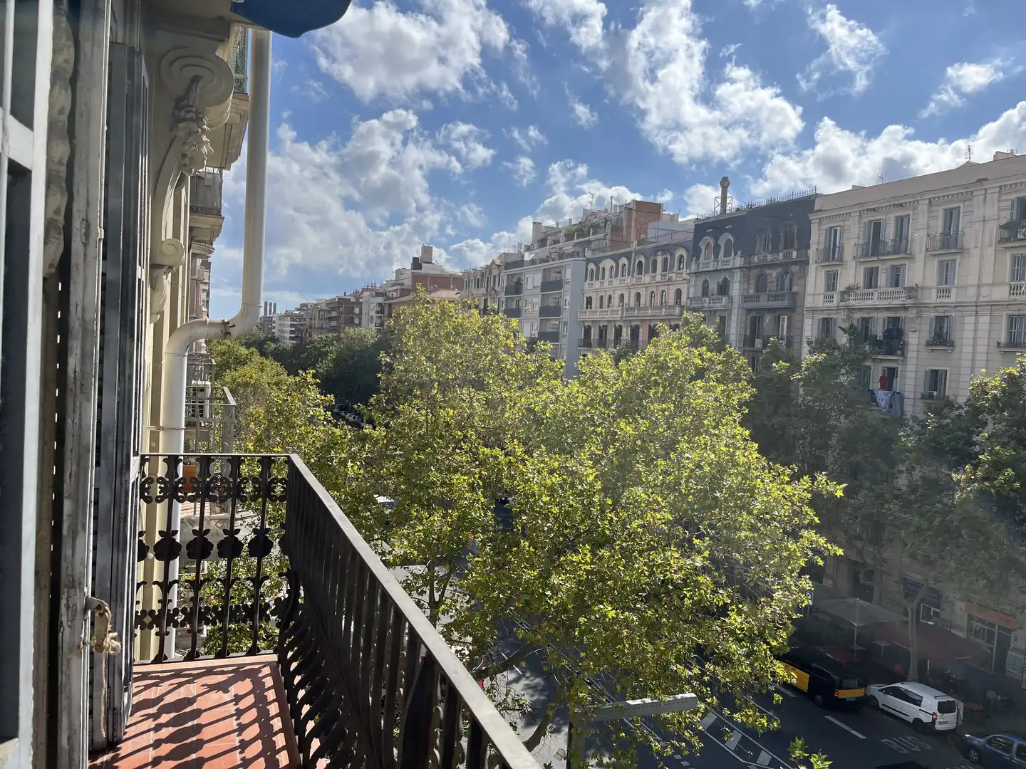 Außenansicht von Wohnung zum Verkauf in  Barcelona Capital mit Balkon