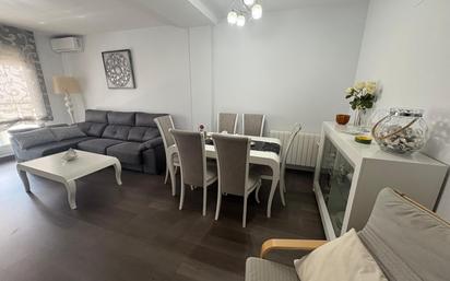 Sala d'estar de Pis en venda en Almansa amb Calefacció, Traster i Balcó