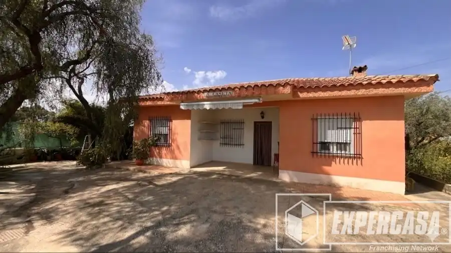 Vista exterior de Casa o xalet en venda en Llíria amb Aire condicionat i Piscina