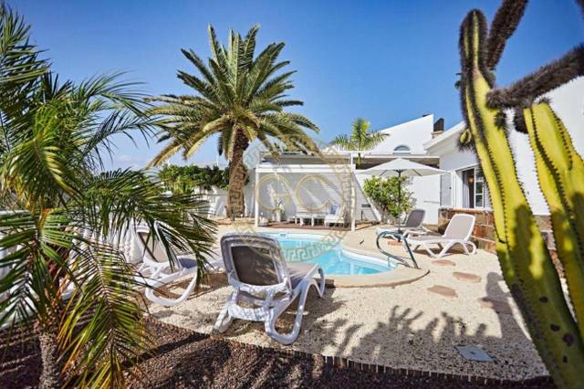 Casa-chalet en Alquiler en Avenida Roque del Este en Puerto Rico