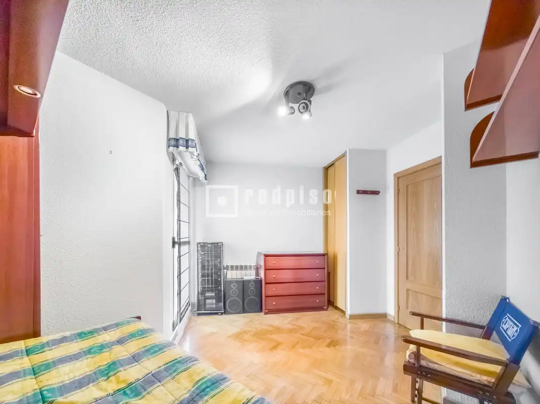 Habitación de Piso en venta en Alcorcón con Aire acondicionado, Calefacción y Jardín privado