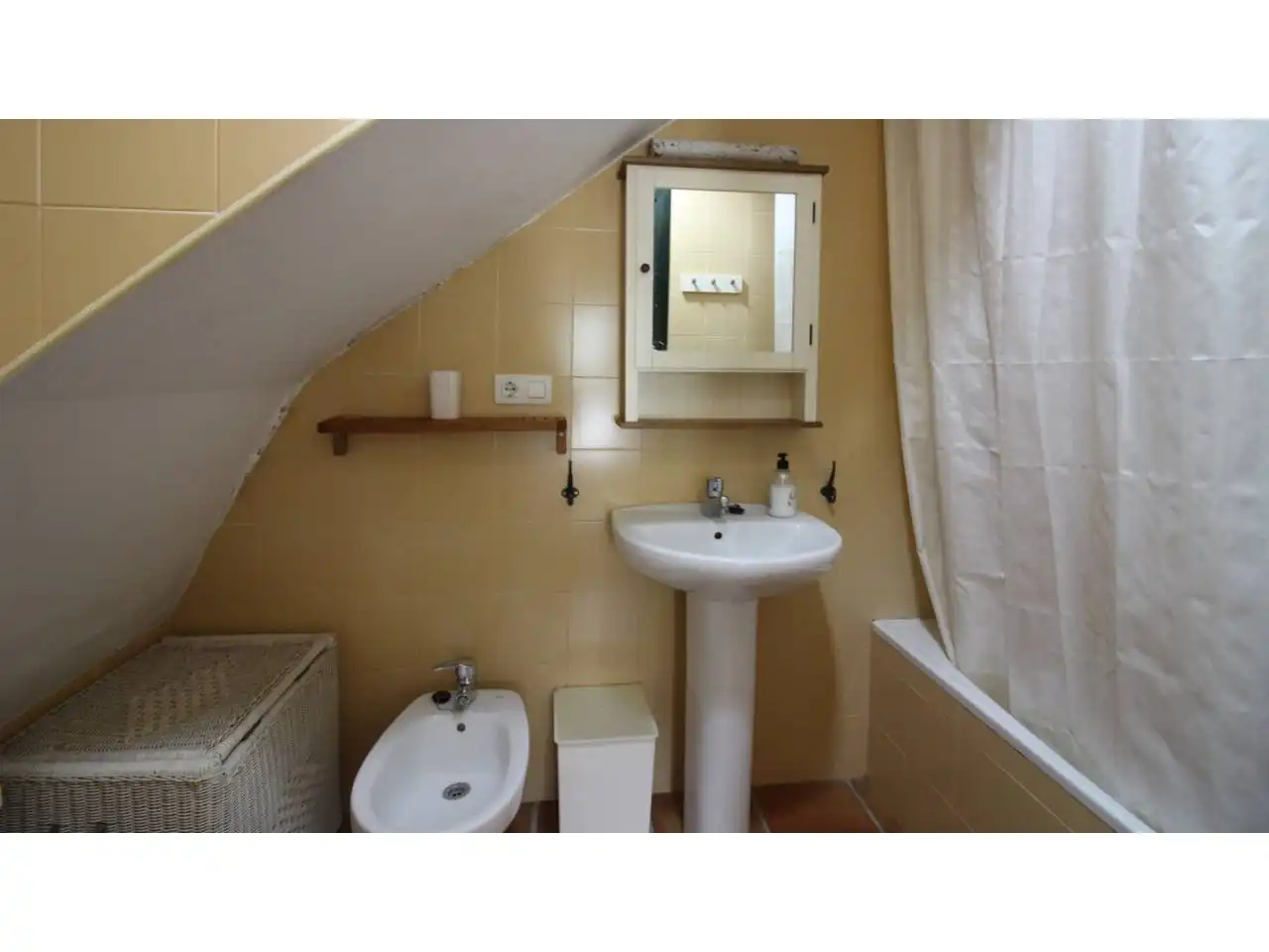 Baño de Casa o chalet de alquiler en Aracena con Aire acondicionado, Calefacción y Jardín privado