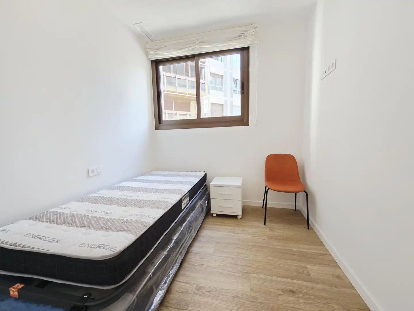 Dormitori de Pis de lloguer en Valencia amb Parquet i Terrassa
