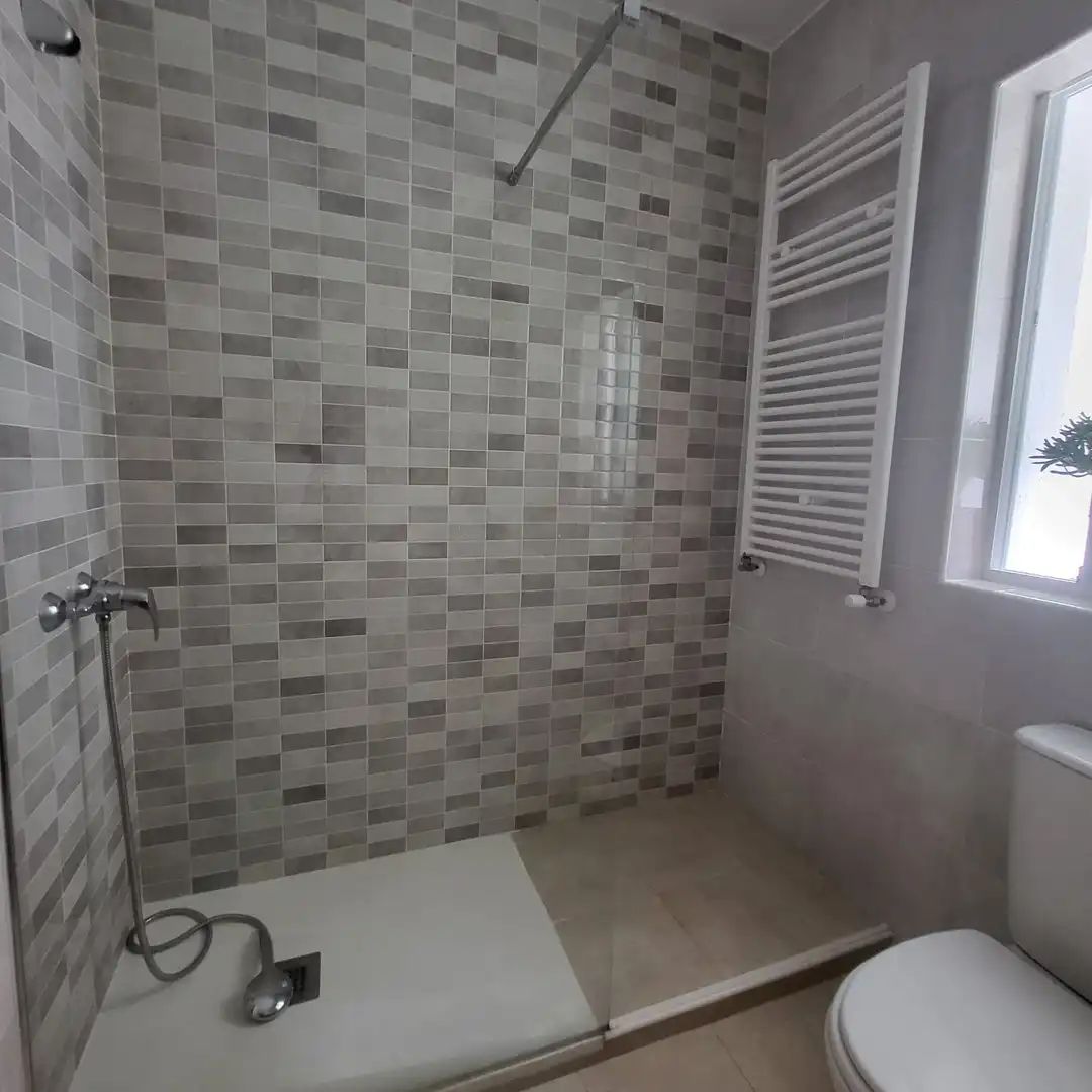 Baño de Piso en venta en Ávila con Calefacción, Terraza y Trastero