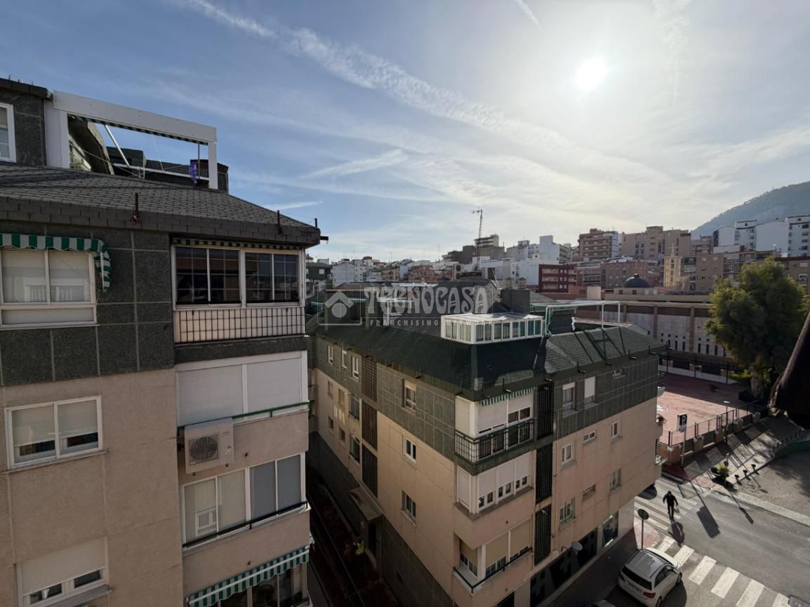 Vista exterior de Pis en venda en  Jaén Capital amb Aire condicionat i Balcó
