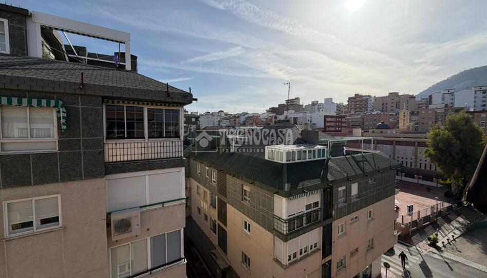 Foto 1 de Pis en venda a C. del Pintor Manuel Serrano Cuesta, Peñamefecit - Avda Barcelona, Jaén