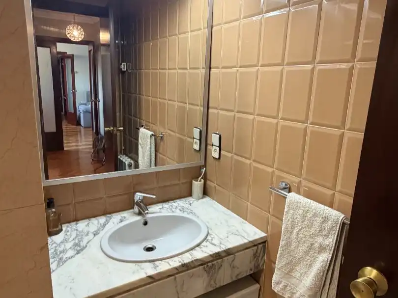 Bathroom of Flat for sale in Nucli Urbà  