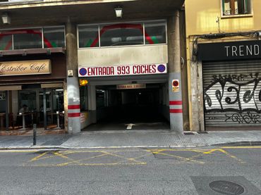 Einzelparkplatz mit Aufzug zur Miete in Carrer de Berenguer de Tornamira 9