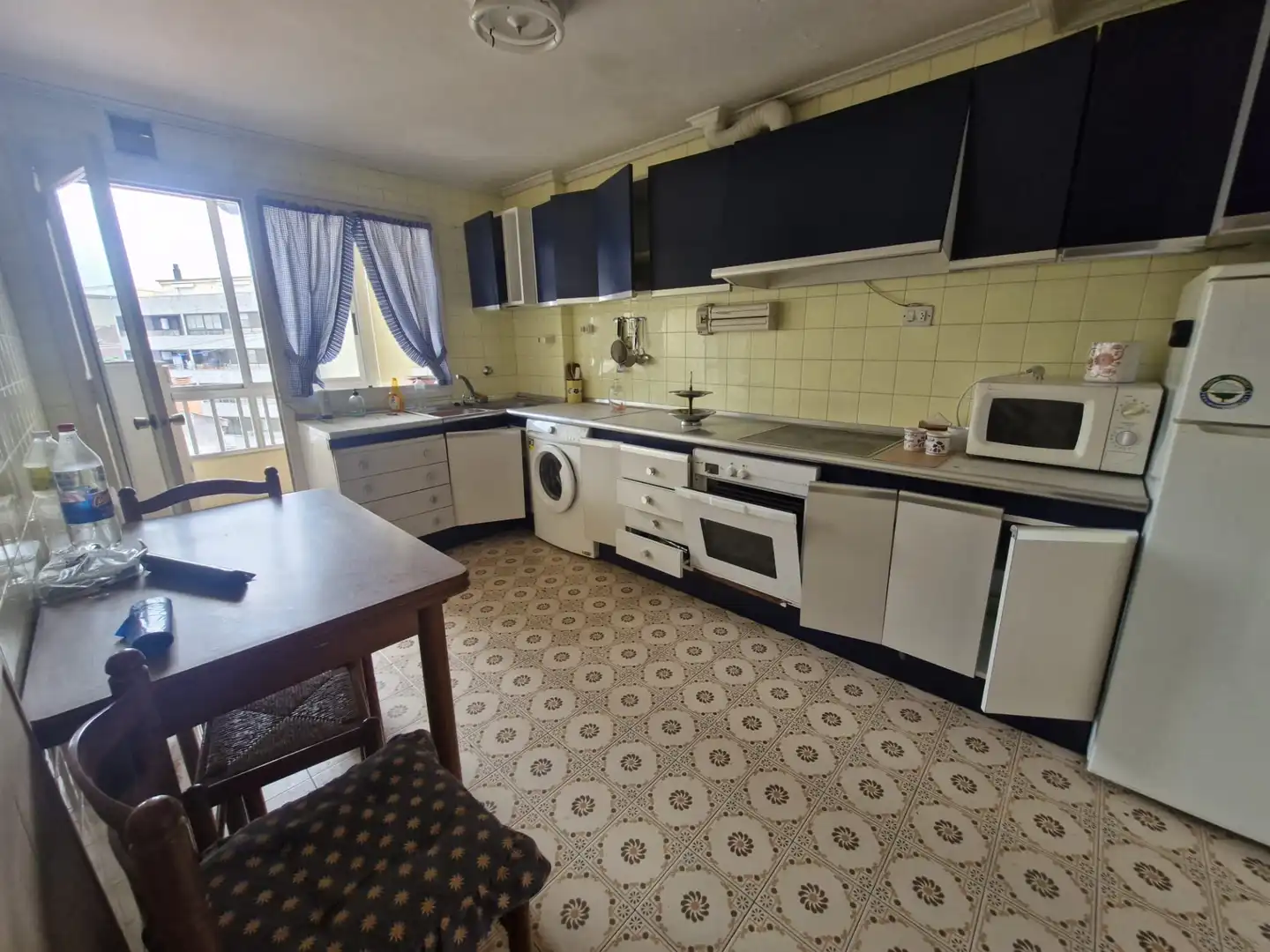 Kitchen of Flat for sale in Ourense Capital   with Heating, Parquet flooring and Terrace