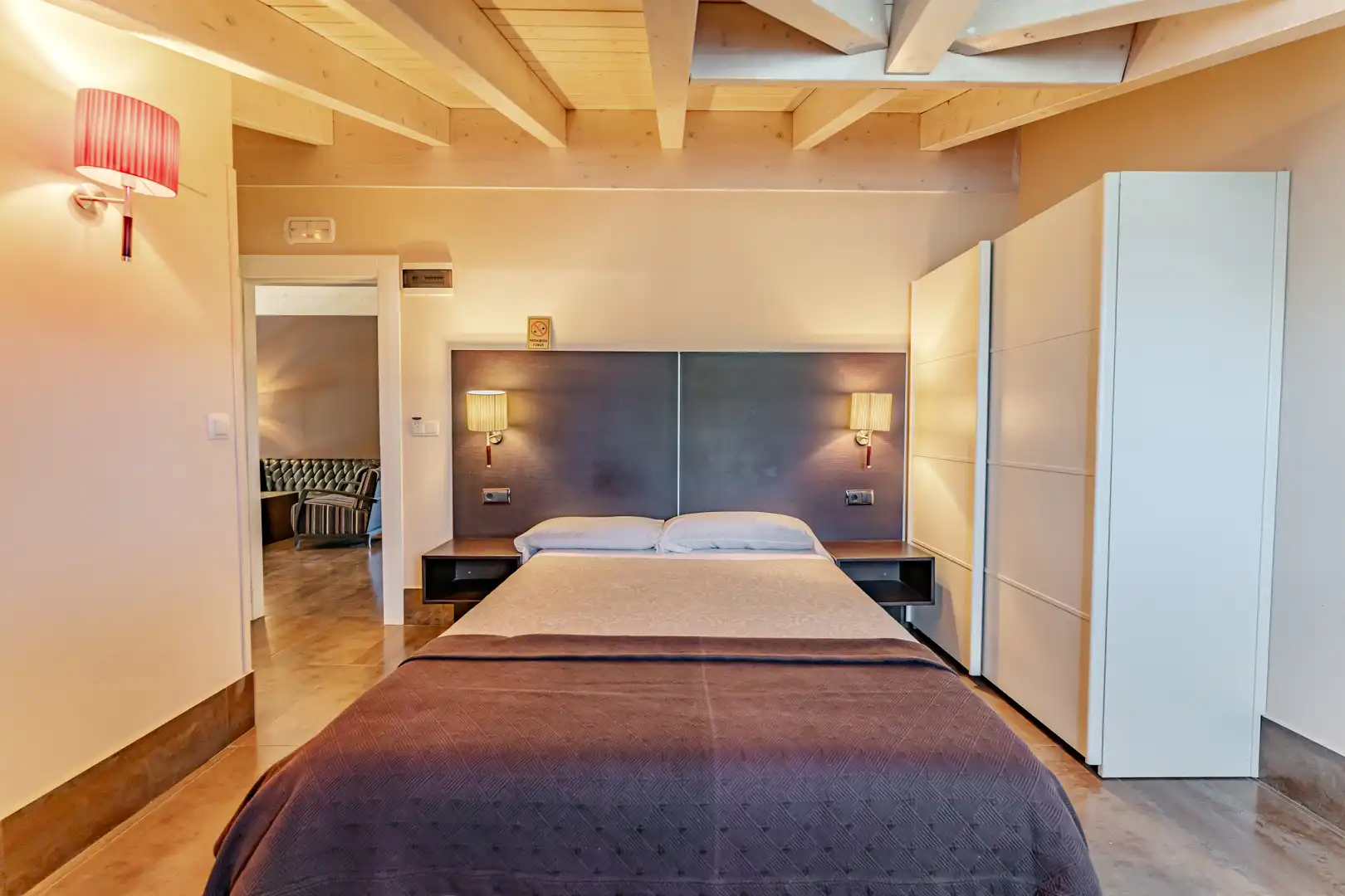 Habitación de Edificio en venta en Valle de Losa con Alarma