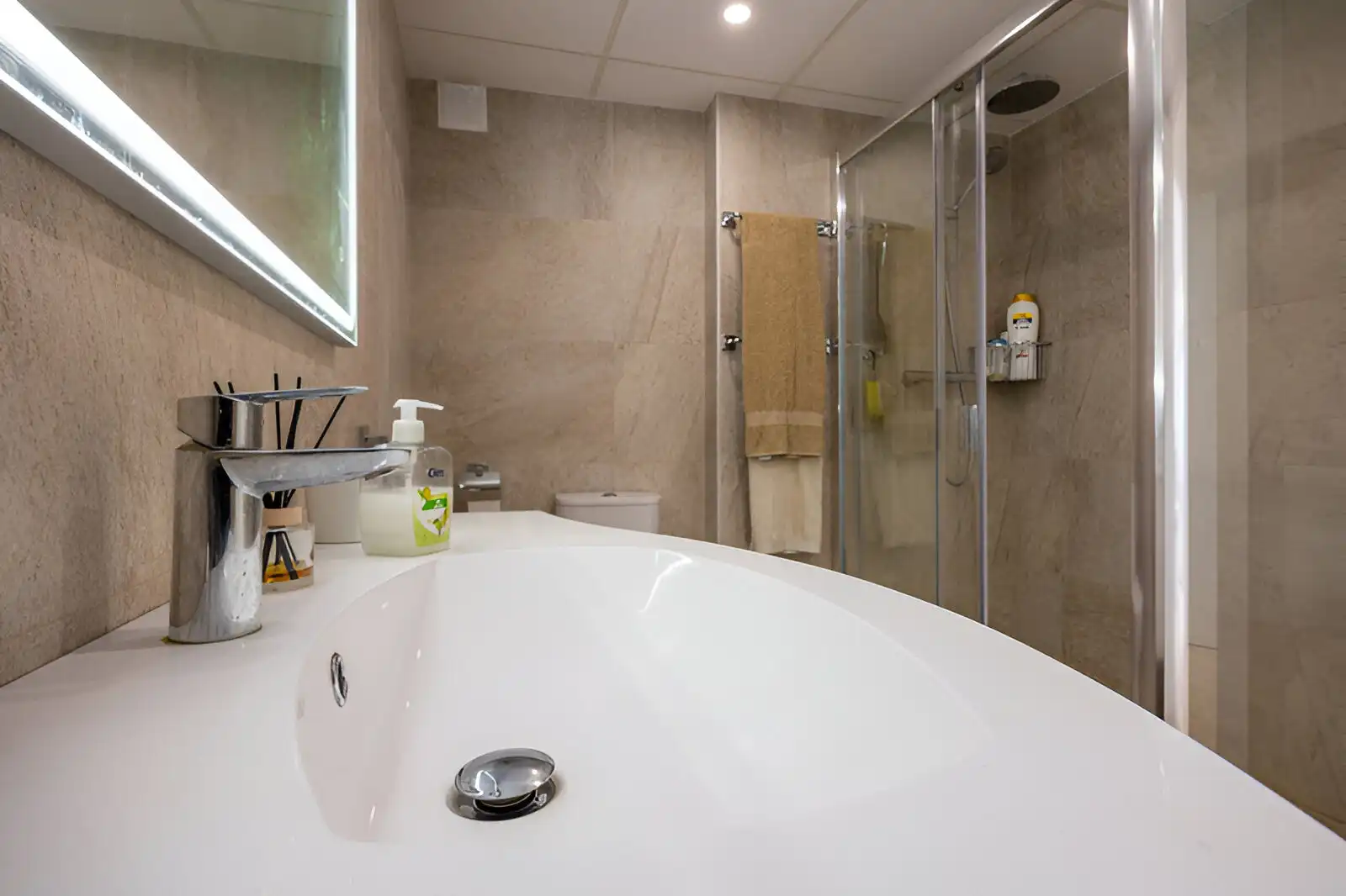 Badezimmer von Erdgeschoss zum Verkauf in Mijas mit Klimaanlage, Terrasse und Schwimmbad